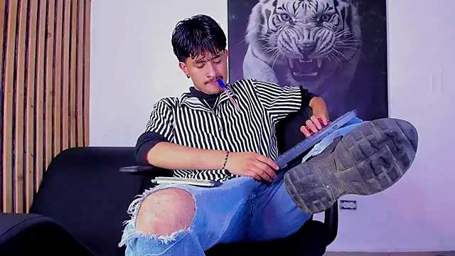 DimitriDeluxe online show from September 18, 2025, 7:17 pm