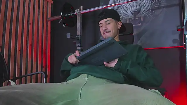 DimitriDeluxe online show from November 6, 2025, 7:40 pm