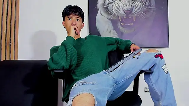 DimitriDeluxe online show from September 12, 2025, 7:24 pm