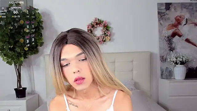 MadonnaRossi online show from April 17, 2026, 10:34 pm