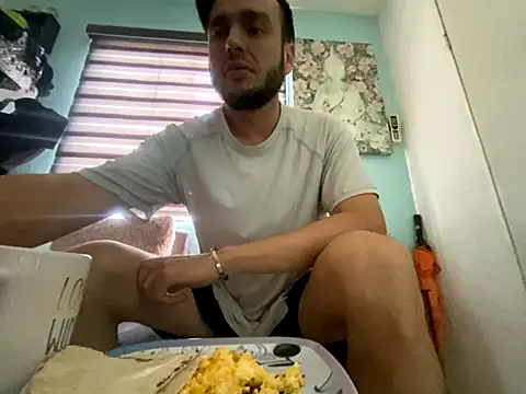 Snapshot of Alexitho25 chatting on September 20, 2025, 6:46 pm Alexitho25 online show from September 20, 2025, 6:46 pm