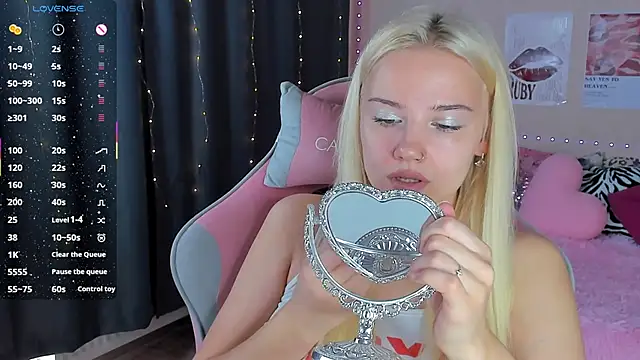Snapshot of murmiace chatting on September 22, 2025, 8:20 am murmiace online show from September 22, 2025, 8:20 am