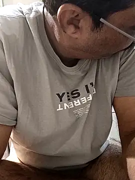 moonflower25 online show from January 6, 2026, 4:27 am