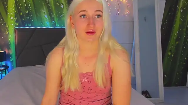 HollyTailors online show from November 1, 2025, 6:19 am