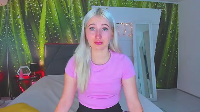 HollyTailors online show from October 6, 2025, 5:30 am