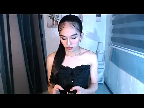 LauraSoHot online show from September 22, 2025, 6:03 pm