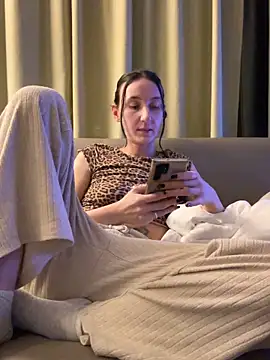 Snapshot of Emilia_Mausi chatting on February 11, 2026, 8:31 pm Emilia Mausi online show from February 11, 2026, 8:31 pm