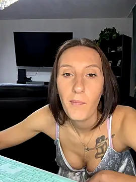 Snapshot of Emilia_Mausi chatting on November 22, 2025, 8:08 pm Emilia Mausi online show from November 22, 2025, 8:08 pm