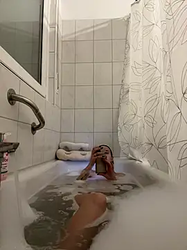 Snapshot of Emilia_Mausi chatting on February 6, 2026, 6:15 pm Emilia Mausi online show from February 6, 2026, 6:15 pm