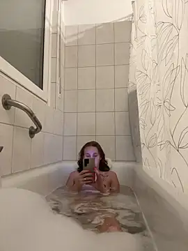 Snapshot of Emilia_Mausi chatting on January 6, 2026, 7:29 pm Emilia Mausi online show from January 6, 2026, 7:29 pm