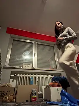 Snapshot of Emilia_Mausi chatting on February 17, 2026, 8:06 pm Emilia Mausi online show from February 17, 2026, 8:06 pm