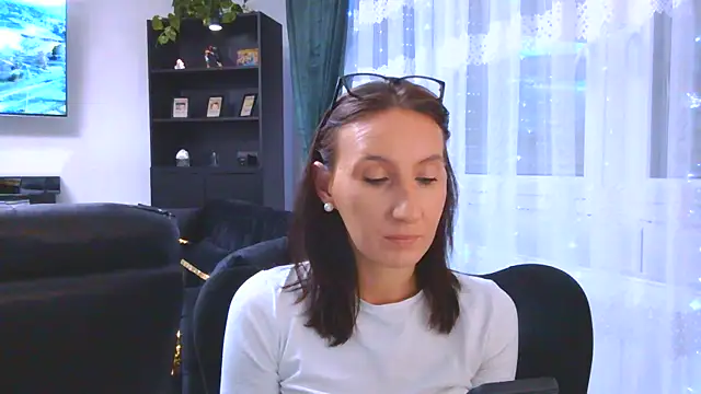 Snapshot of Emilia_Mausi chatting on November 20, 2025, 7:58 pm Emilia Mausi online show from November 20, 2025, 7:58 pm