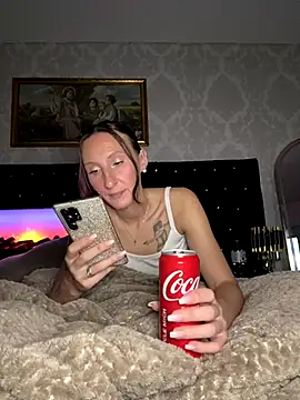 Snapshot of Emilia_Mausi chatting on December 17, 2025, 8:03 pm Emilia Mausi online show from December 17, 2025, 8:03 pm