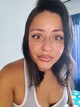 Snapshot of MiaWelkin chatting on October 23, 2025, 2:05 pm MiaWelkin online show from October 23, 2025, 2:05 pm