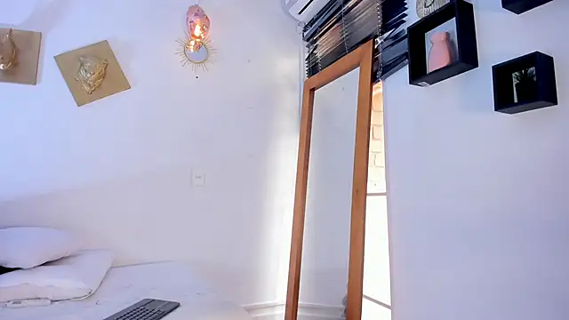 Aleexiiaa online show from January 7, 2026, 1:49 pm