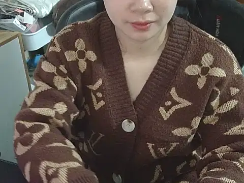 Snapshot of suri- chatting on November 20, 2025, 2:12 am suri- online show from November 20, 2025, 2:12 am