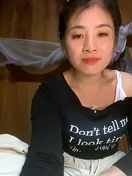 Snapshot of One-nice chatting on November 3, 2025, 1:15 pm One-nice online show from November 3, 2025, 1:15 pm