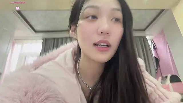 Snapshot of Yaya--728 chatting on January 18, 2026, 3:32 am Yaya--728 online show from January 18, 2026, 3:32 am