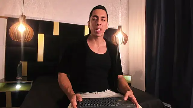 Snapshot of Lucio__Fox chatting on April 21, 2026, 12:01 pm Lucio Fox online show from April 21, 2026, 12:01 pm