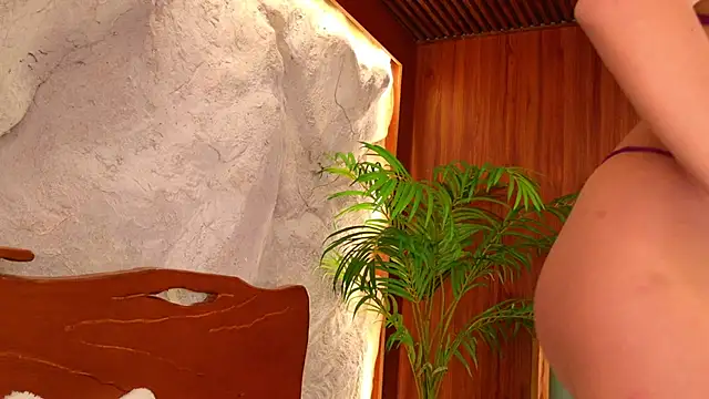 lissafeniix  online show from April 18, 2026, 10:28 am