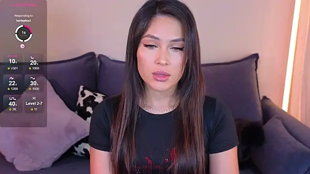 Snapshot of CarolineGuthrie chatting on January 14, 2026, 1:59 pm CarolineGuthrie online show from January 14, 2026, 1:59 pm