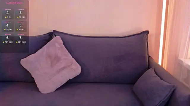 Snapshot of CarolineGuthrie chatting on October 11, 2025, 12:06 pm CarolineGuthrie online show from October 11, 2025, 12:06 pm