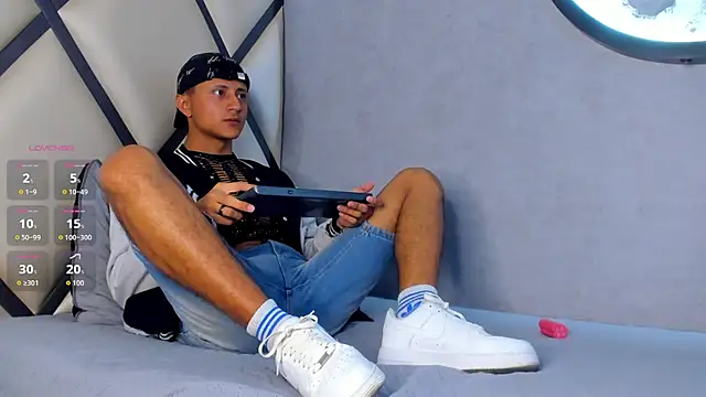  Leohot  online show from September 14, 2025, 3:29 am