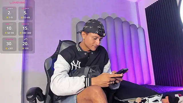  Leohot  online show from October 23, 2025, 3:49 am