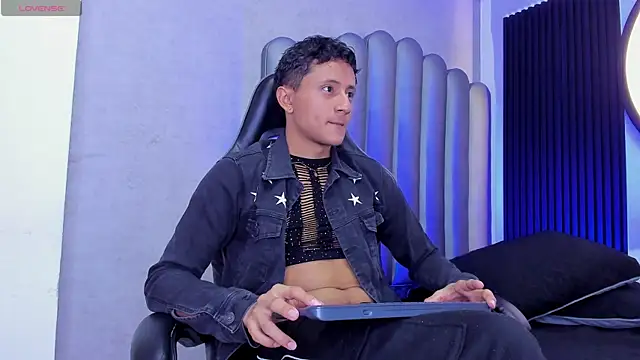  Leohot  online show from November 27, 2025, 3:40 am