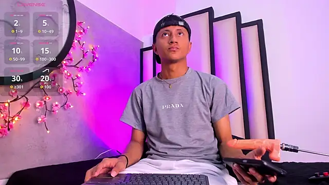  Leohot  online show from October 18, 2025, 10:45 pm