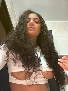 Carly Monroe  online show from December 19, 2025, 10:06 am