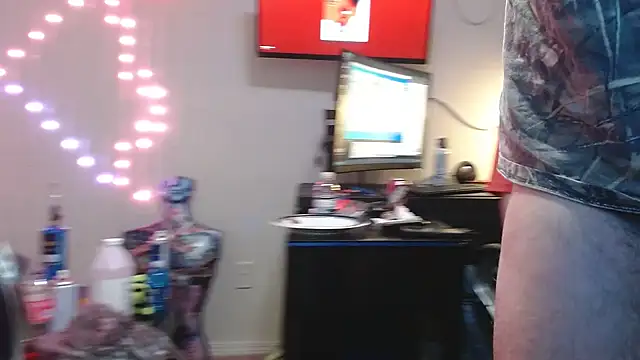 Snapshot of TypicalDepot5 chatting on December 21, 2025, 3:14 pm TypicalDepot5 online show from December 21, 2025, 3:14 pm