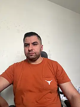 raulgzz4 online show from April 4, 2026, 7:20 pm