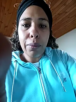 IVONNE COLLINS33 online show from February 9, 2026, 10:52 pm