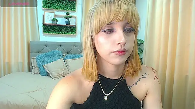 zohet kriss online show from October 11, 2025, 2:07 pm