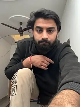 Snapshot of hottestboy03 chatting on November 26, 2025, 5:40 am hottestboy03 online show from November 26, 2025, 5:40 am