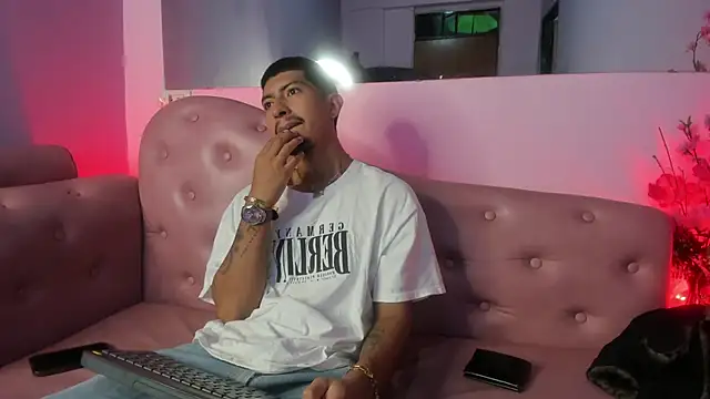 Snapshot of AxelAndJeremy chatting on September 28, 2025, 1:45 am AxelAndJeremy online show from September 28, 2025, 1:45 am