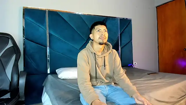 Snapshot of AxelAndJeremy chatting on November 25, 2025, 2:45 am AxelAndJeremy online show from November 25, 2025, 2:45 am