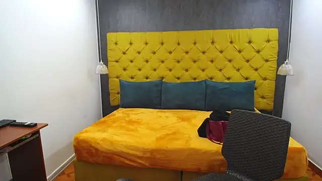 Snapshot of LADY-IN-BLACK chatting on December 13, 2025, 8:04 pm LADY-IN-BLACK online show from December 13, 2025, 8:04 pm