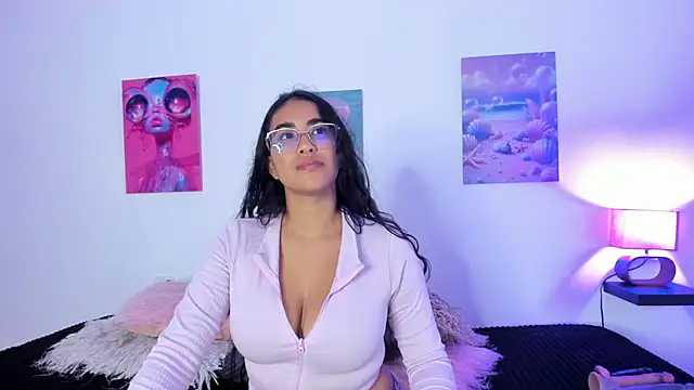 Snapshot of tyra_bankss_ chatting on October 16, 2025, 3:04 am tyra bankss online show from October 16, 2025, 3:04 am