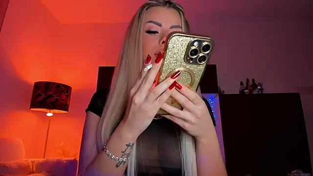 SerraVondeee online show from November 6, 2025, 8:57 pm