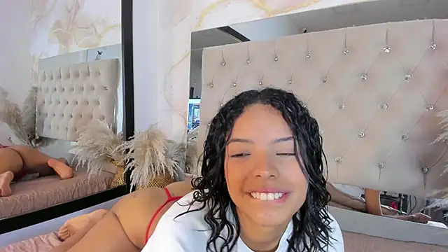 Snapshot of Luna_Tylor chatting on October 10, 2025, 4:13 am Luna Tylor online show from October 10, 2025, 4:13 am