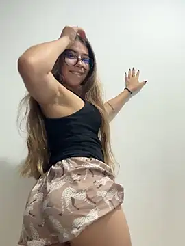 Snapshot of Caitlin_Cat chatting on October 5, 2025, 3:08 am Caitlin Cat online show from October 5, 2025, 3:08 am