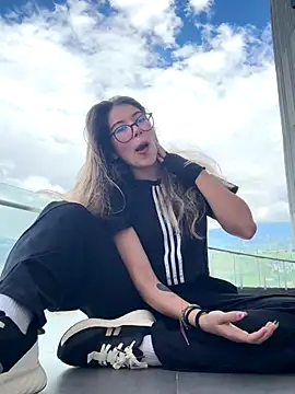 Snapshot of Caitlin_Cat chatting on September 19, 2025, 5:17 pm Caitlin Cat online show from September 19, 2025, 5:17 pm