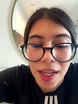 Snapshot of Caitlin_Cat chatting on October 2, 2025, 3:32 am Caitlin Cat online show from October 2, 2025, 3:32 am
