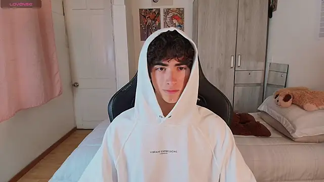 Nude Boy18 online show from May 26, 2026, 10:41 pm