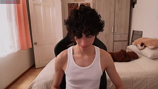 Nude Boy18 online show from April 18, 2026, 8:09 pm