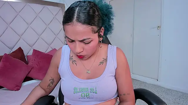 momo ayasse online show from December 2, 2025, 10:00 pm