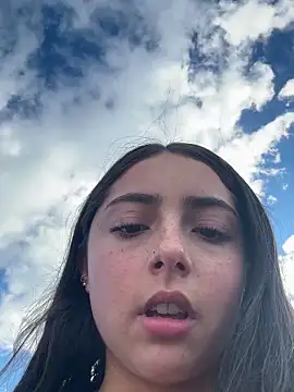 Snapshot of Dulce_1408 chatting on November 17, 2025, 9:19 pm Dulce 1408 online show from November 17, 2025, 9:19 pm