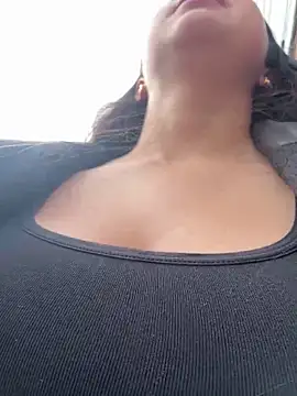 Snapshot of Dulce_1408 chatting on October 29, 2025, 7:13 pm Dulce 1408 online show from October 29, 2025, 7:13 pm